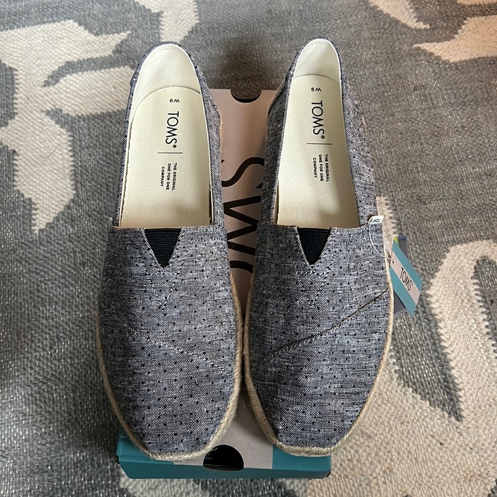 Brand new TOMS Black Tiny Chambray Dots